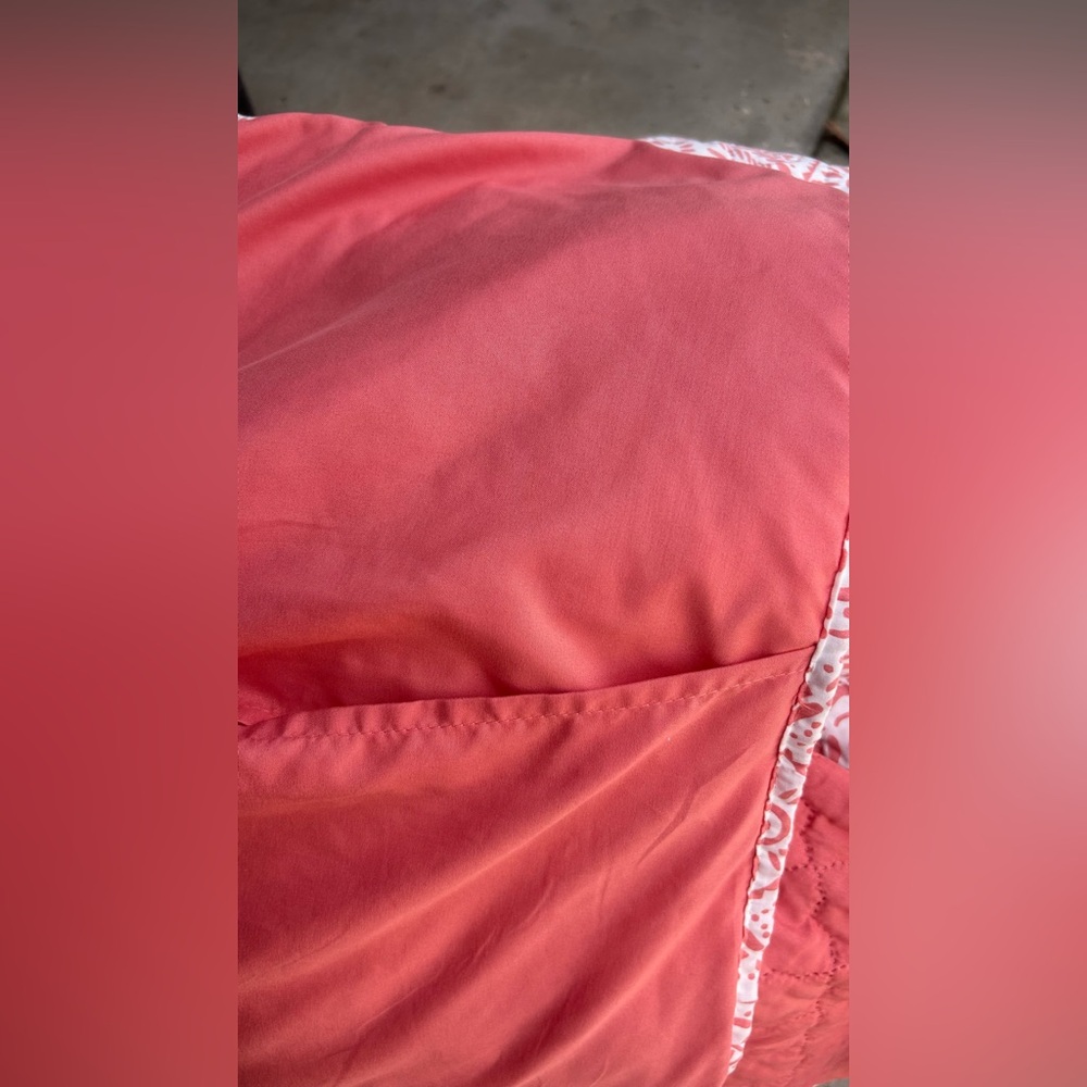 Pink and White Patterned quilt - Picture 8 of 8